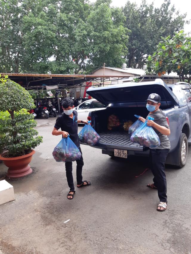 Quỹ gởi tặng thanh long tại các khu vực bị phong tỏa trên địa bàn TP.Hồ Chí Minh (06/08/2021)